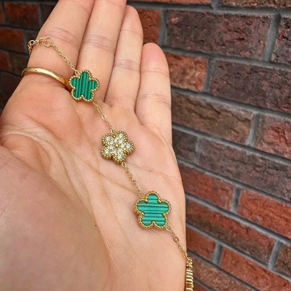 Green Alhambra 18K Gold Stainless Steel Waterproof Bracelet - Picture 6 of 16